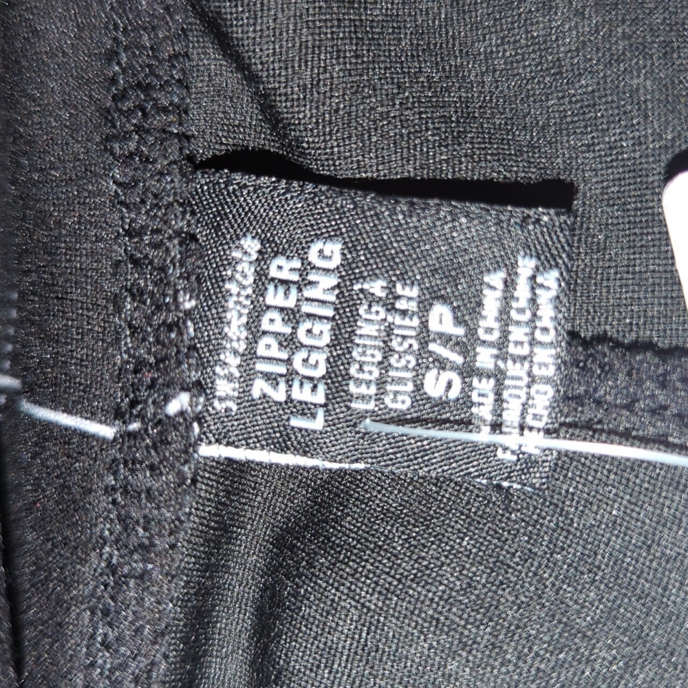 SWS ESSENTIALS Zipper Pocket Legging Small NWT - Picture 10 of 14